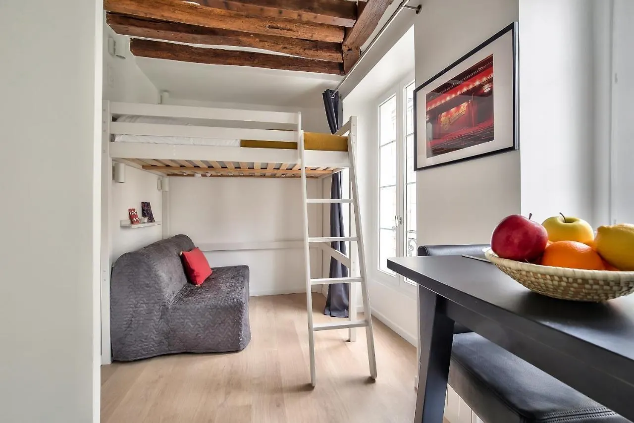 Lovely Mezzanine In The Heart Of 3m דירה *