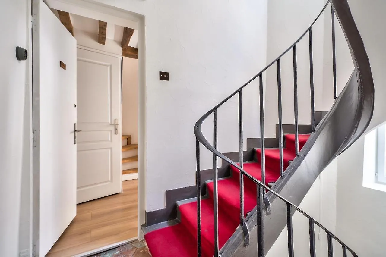 Lovely Mezzanine In The Heart Of 3m דירה